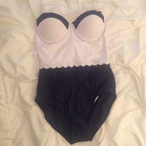 Cupshe one piece swim suit. Never worn!